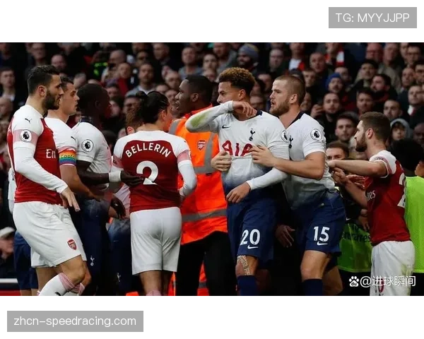 特写：球迷闯入球场导致北伦敦德比中断五分钟